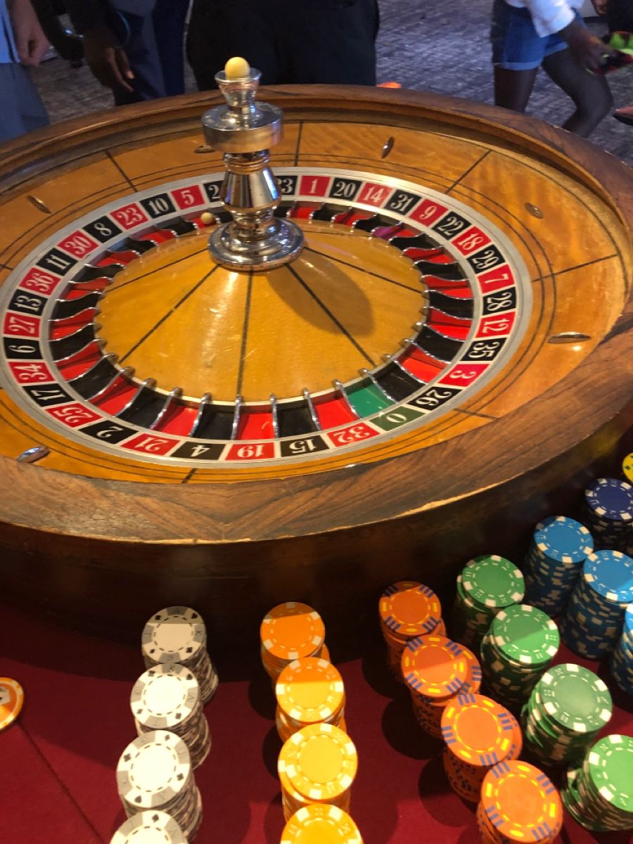 Spinson Casino کھلاڑیوں کے لیے لائیو کیسینو سیکشن